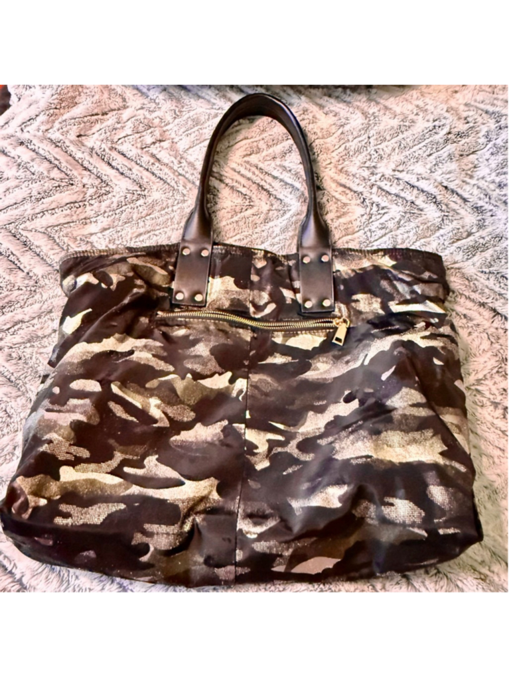NEW Sol And Selene It Girl Camo Tote Reversible Metallic Black Gold Green NWOT - Picture 4 of 16